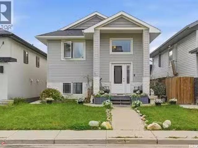 474 Kloppenburg Street, Saskatoon, SK, S7W 0N8 house for sal.