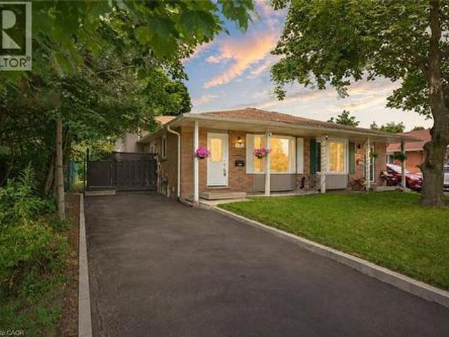 475 Kingscourt Drive Unit# A, Waterloo, ON, N2K 2X9 house for sale | Listing ID 40854 | Royal LePage