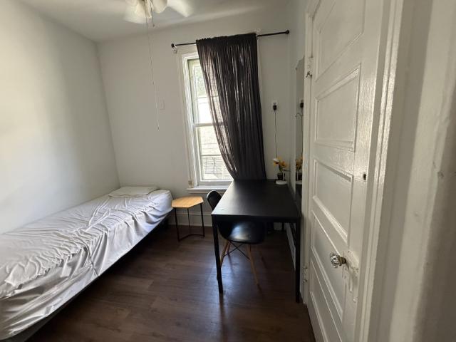 475 Slater Street 4 Ottawa, ON K1R5C2