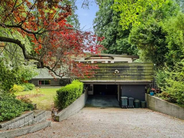 4763 Neville Street apartment — Burnaby, BC 3 Bedroom 3 Bedroom