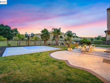 476 Bridle Ct