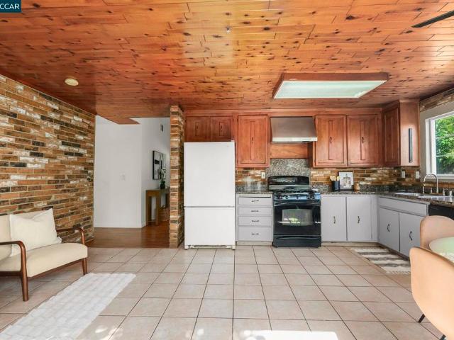 476 Pamela Dr