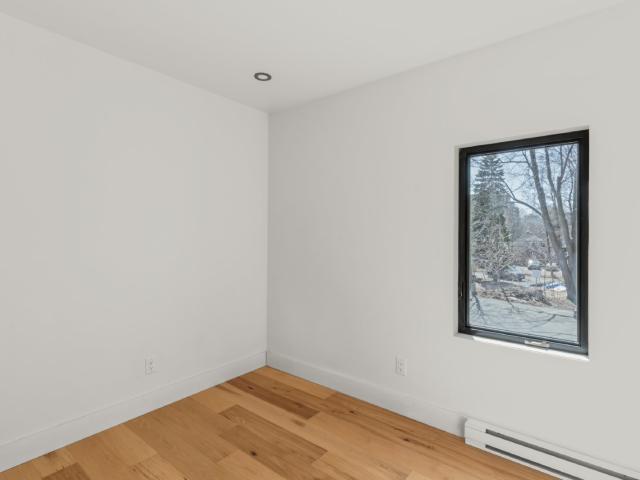 Ottawa, ON K1N 6M8 476 Rue Wilbrod Street 204