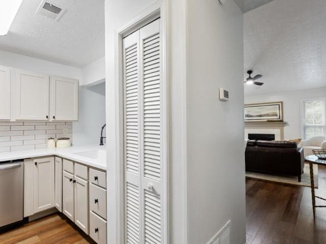 476 Teal Ct