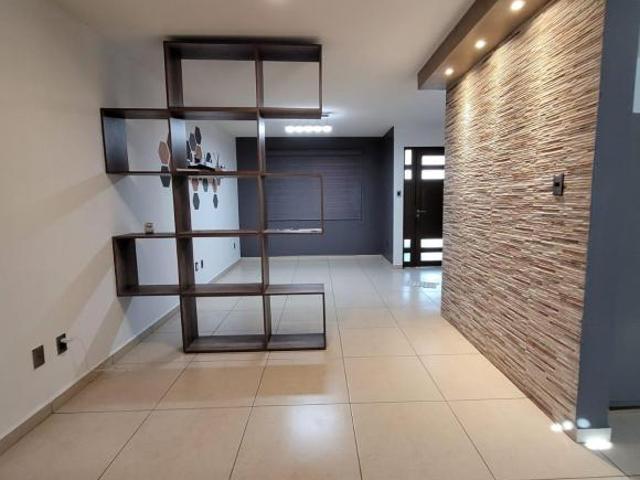 CASA EN VENTA a 300 metros de Base Delta y 1km de Altacia