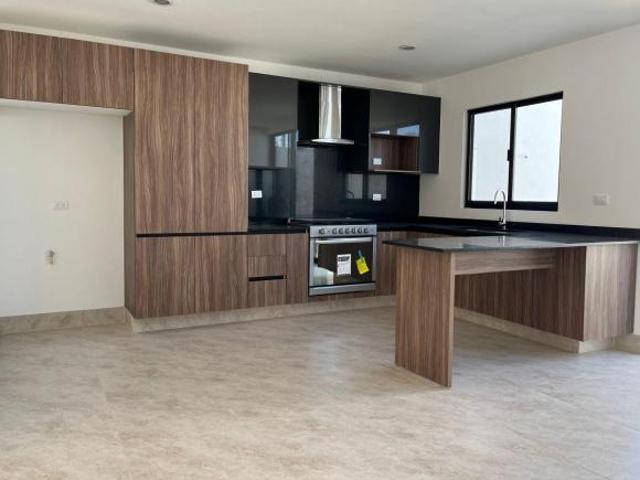 CASA EN VENTA SACROMONTE CON TERRENO EXCEDENTE Y SIN GRAVAMEN A UN EXELENTE PRECIO