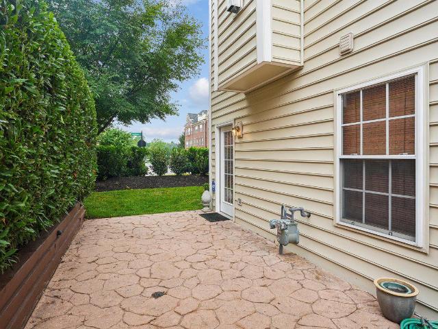 47761 Scotsborough Square