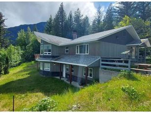 4770 Mackenzie Highway, Bella Coola, BC, V0T 1H0 Luxury House for sale | Listing ID R3028 | Royal LePage Carriage Trade Luxury Properties