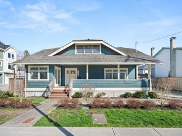 Greater Vancouver - Fireplace, Parking