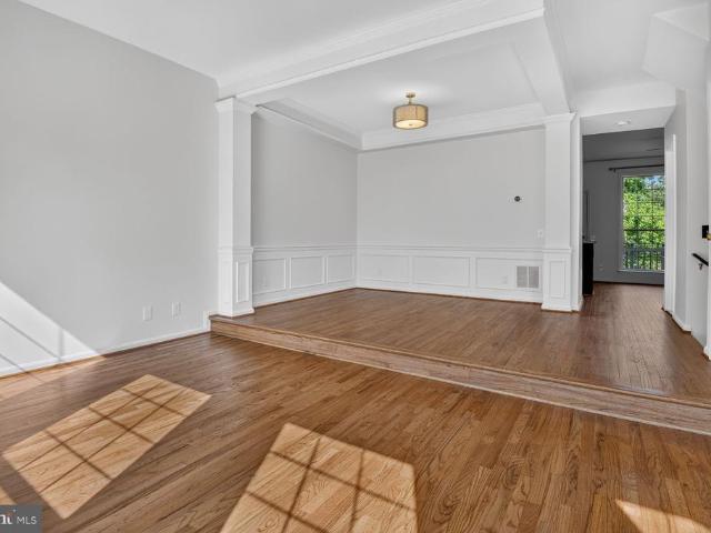 47720 Sandbank Square