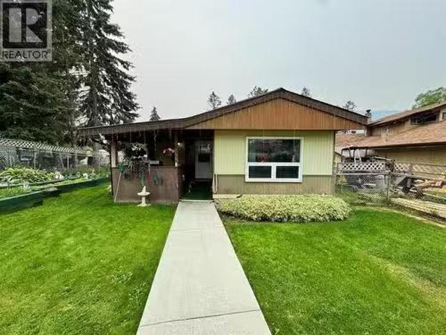 4784 Selkirk Avenue, Edgewater, BC, V0A 1E0 house for sale.