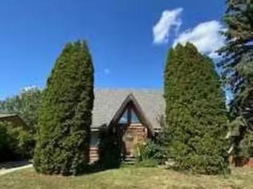 Grimshaw, Alberta - Fireplace, Parking