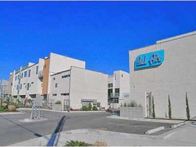 4801 South Congress Ave, 2 beds, 3 full baths