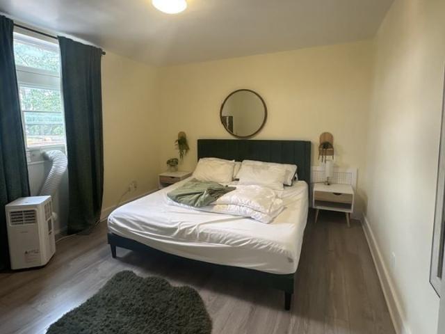4810 Chemin Queen Mary apartment — Montréal, QC 2 Bedroom 2 Bedroom