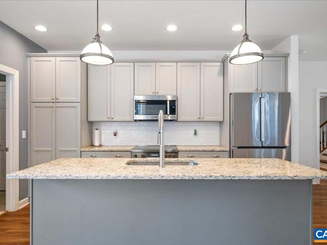 481 country creek way