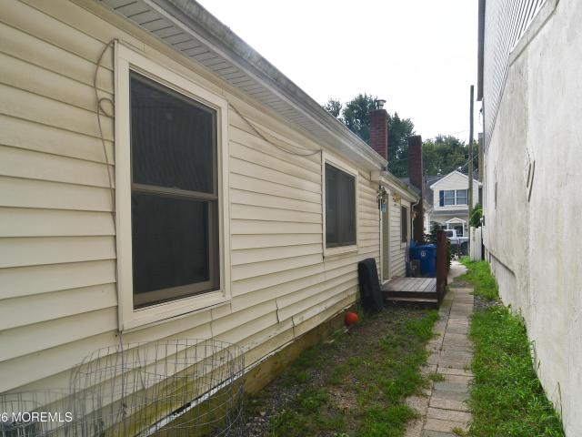 481 Center Avenue