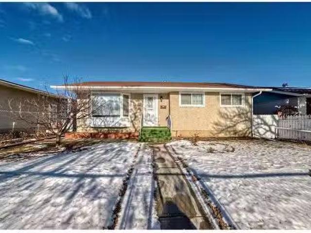 4824 8 Avenue Se, Calgary, AB, T2A 0A9 house for sale Listi.