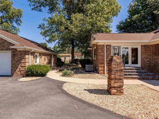 4828 lawyer rd