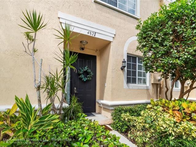 4821 Northwest 58th Mnr, 2 beds, 3 full baths