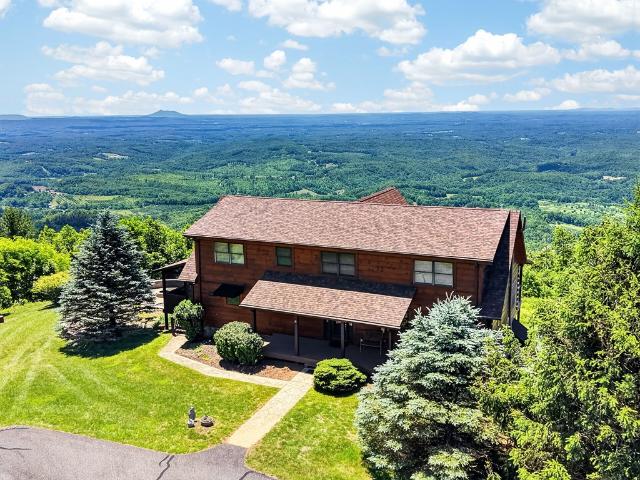 482 Apple Hill Ln