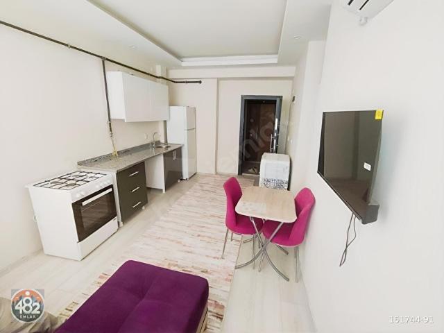 482 EMLAK'TAN MERKEZİ KONUMDA EŞYALI 1+1 DAİRE