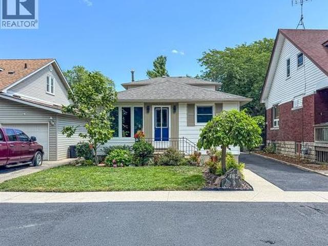 482 John M St, Windsor, ON, N8P 1C2 house for sale | Listing ID 26018 | Royal LePage