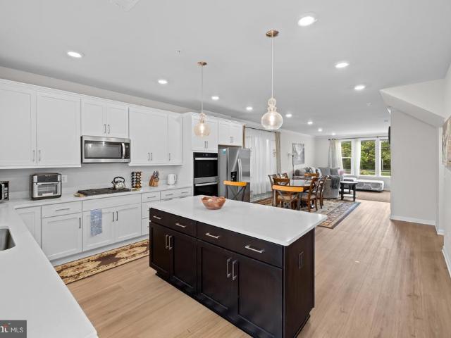 4833 Vista Green Lane