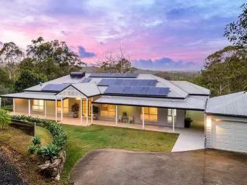 Brookfield, Brisbane - Parking, Swimming pool