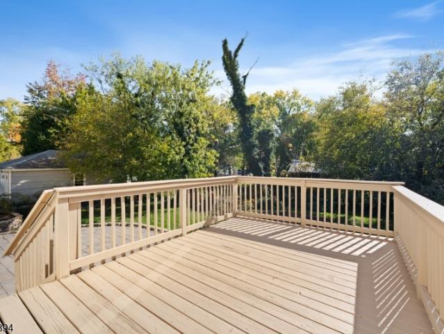 484 E Main St