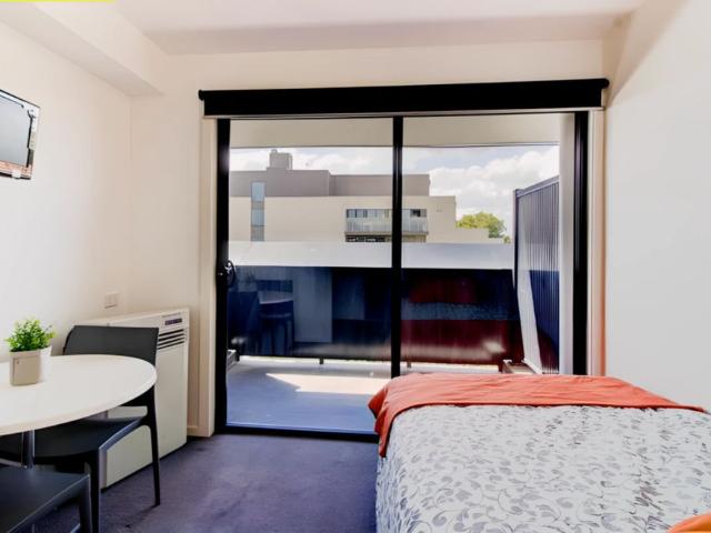 484 Elgar Road, Melbourne