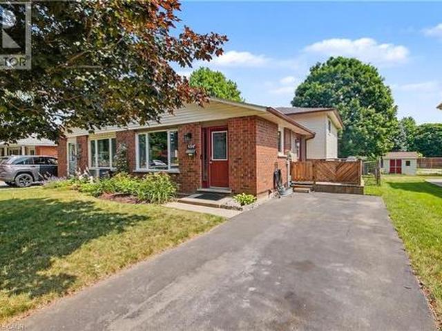 484 Redfox Road Unit# B, Waterloo, ON, N2K 2V8 house for sale | Listing ID 40851 | Royal LePage