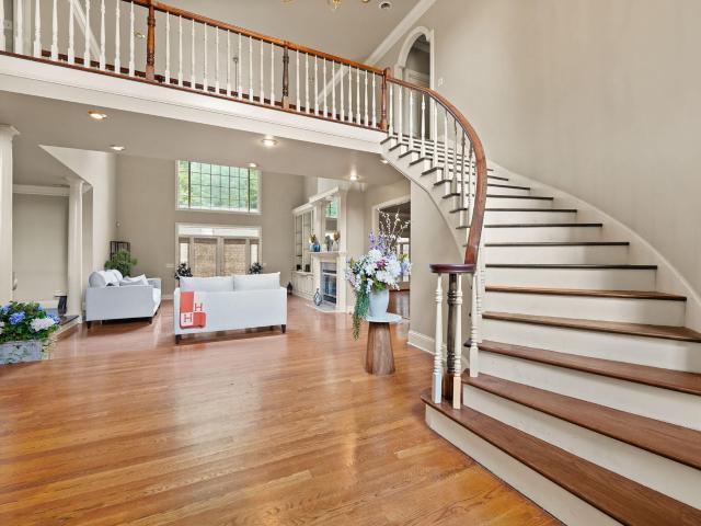 484 Woods Edge Drive
