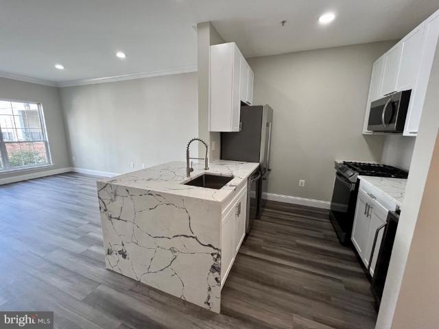 4850 Eisenhower Avenue # 218