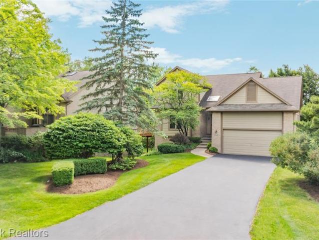 4860 Lagoons Circle
