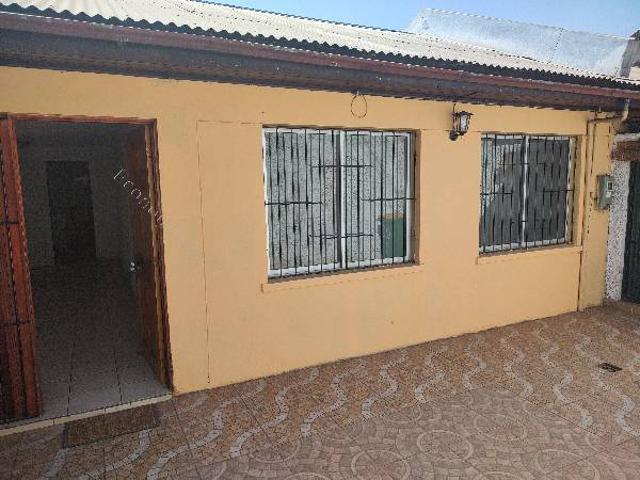 $486.000, 13,5 UF. Se arrienda casa Lo Moreno 136, El Bosque