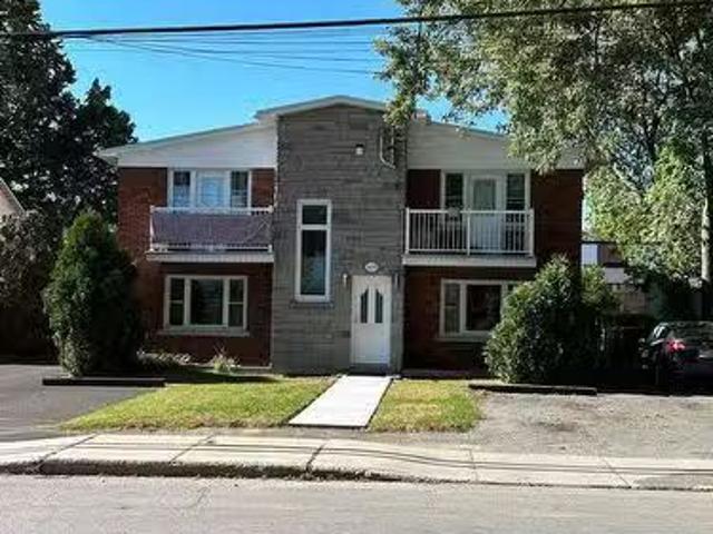 4872 Rue Paiement, Montréal Pierrefonds Roxboro, QC, H9H 2S9.