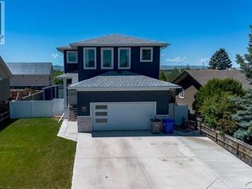 Claresholm, Alberta - Patio, Garden, Office room