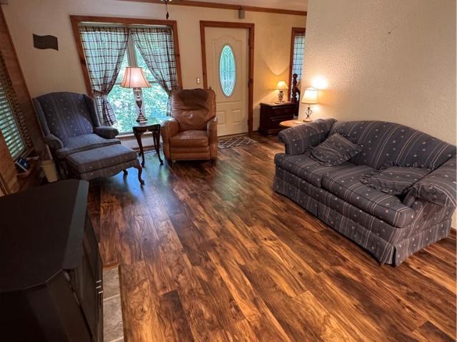 488 Hemlock Loop