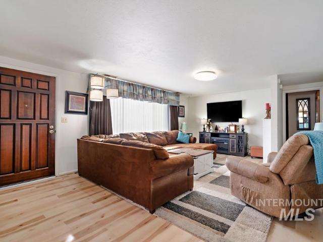 489 NW 4th Ave