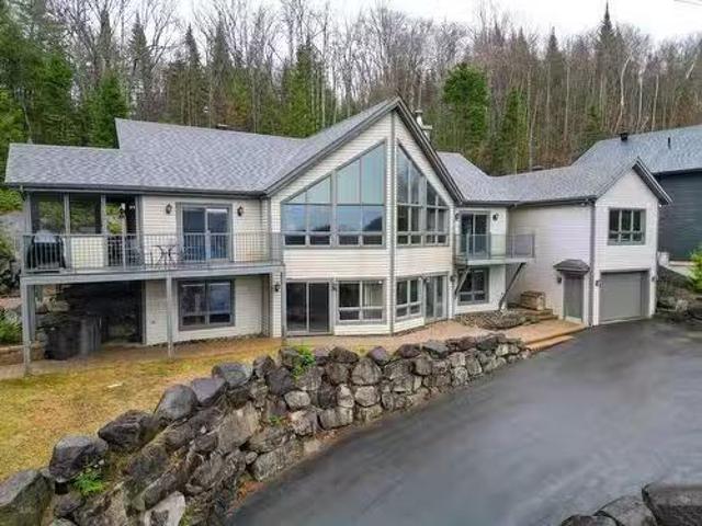 48 48A Rue Des Trembles, Sainte Marguerite Du Lac Masson, QC.