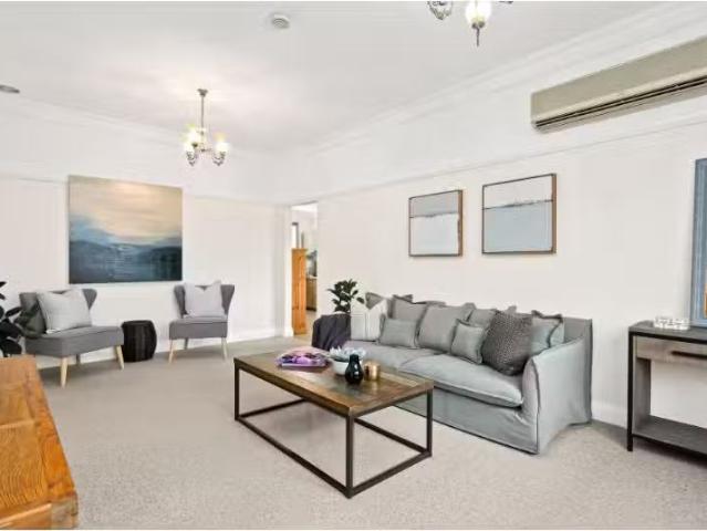 48 Urunga Parade, West Wollongong House for rent Listed by Pr.
