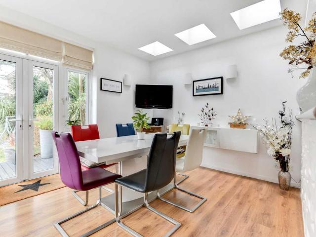 48 Woodhouse Road, Hove BN3 5NE 3 bed semi detached house to rent £3,033 pcm £700 pw