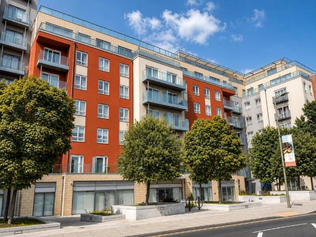 48 Aerodrome Road, London NW9 2 bed flat to rent £2,050 pcm £473 pw