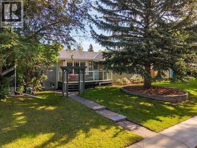 48 Butler Crescent Nw, Calgary, AB, T2L 1K3 house for sale | Listing ID A2343 | Royal LePage