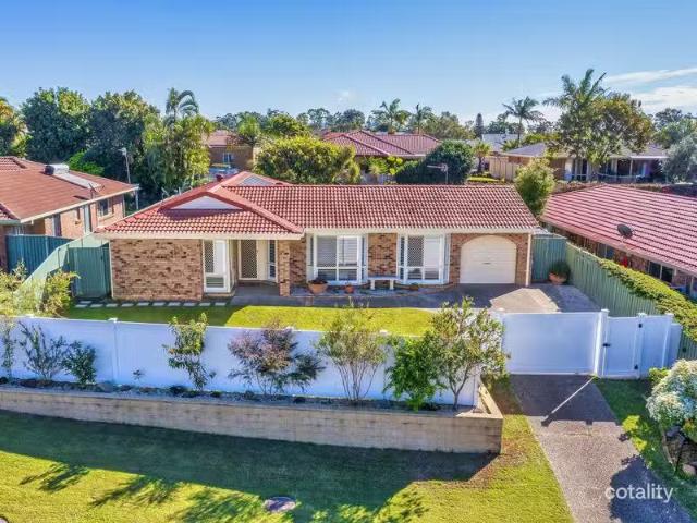 48 Clubhouse Drive, ARUNDEL, QLD 4214 House for Rent