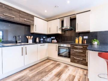 48 Ecco, 3 bedroom, Apartment