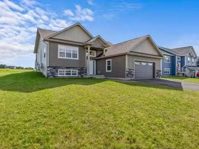 48 Hillside Drive, Cornwall, PE, C0A 1H0 house for sale Lis.