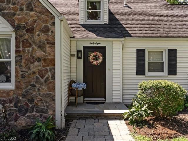 48 Lakeview Dr