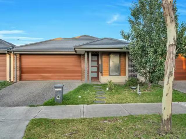 48 Merryfield Circuit, WILLIAMS LANDING, VIC 3027 House for.