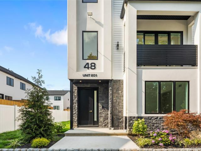 48 Noyes Avenue 201